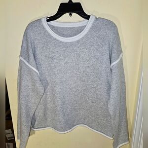 GGREY w/WHITE TRIM LONG-SLEEVED SWEATER